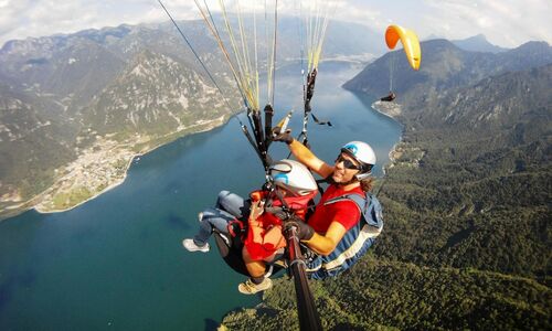 Your tandem paragliding flight over Lake Garda: a unique and unforgettable experience.